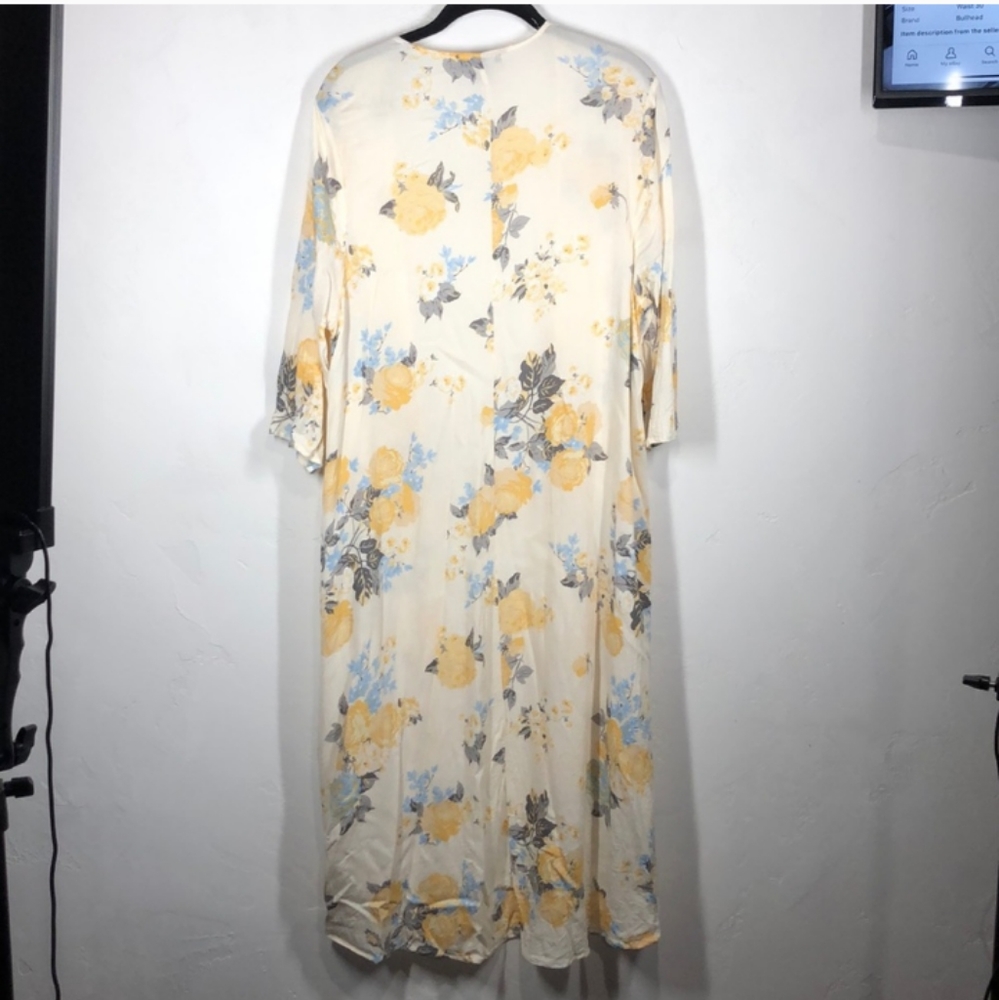 Torrid pale yellow floral kimono - Picture 2 of 14